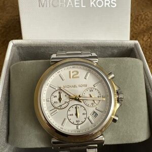 Michael kors NEW ladies watch silver & gold